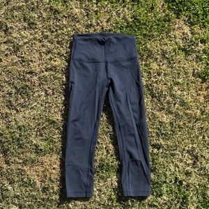 Women’s lululemon Navy Blue cropped Leggings